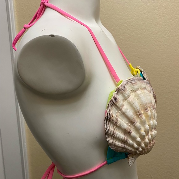 (Sorry listing has expired) Mermaid real seashell top! š§š»āāļø - Picture 2 of 6